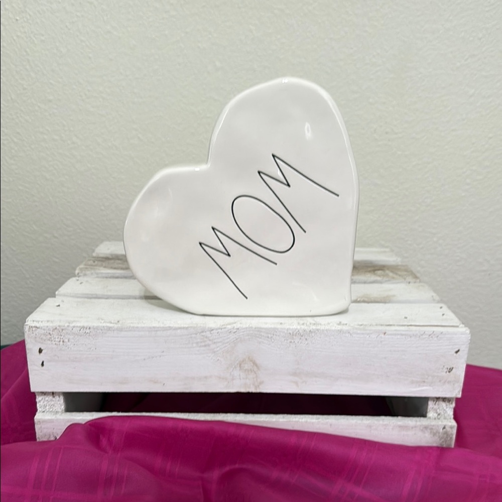 Rae Dunn White Heart 'MOM' Decor